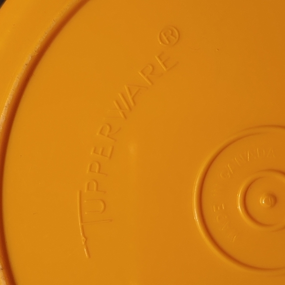 Vintage Tupperware Orange 2 Quart Push Button Pitcher - Picture 7 of 9